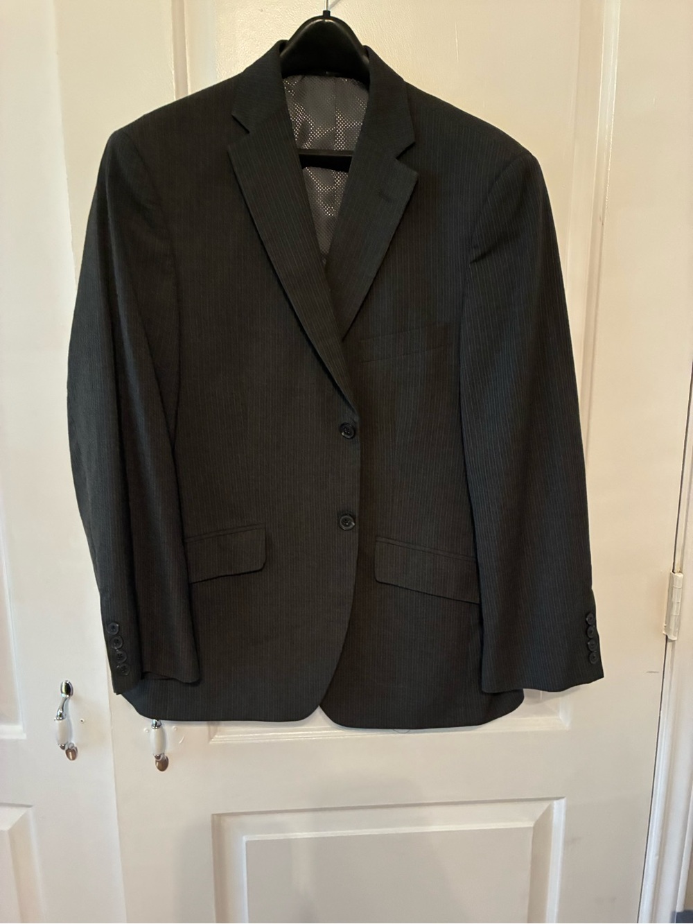 Haggar Men's Dark Charcoal Pinstripe Suit jacket and pants. Size 40S.